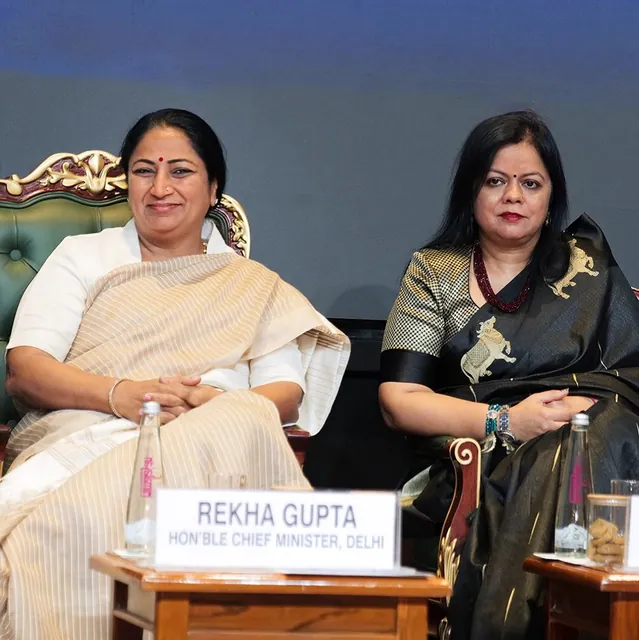 Chief guest on stage at Youngpreneur Summit 2025