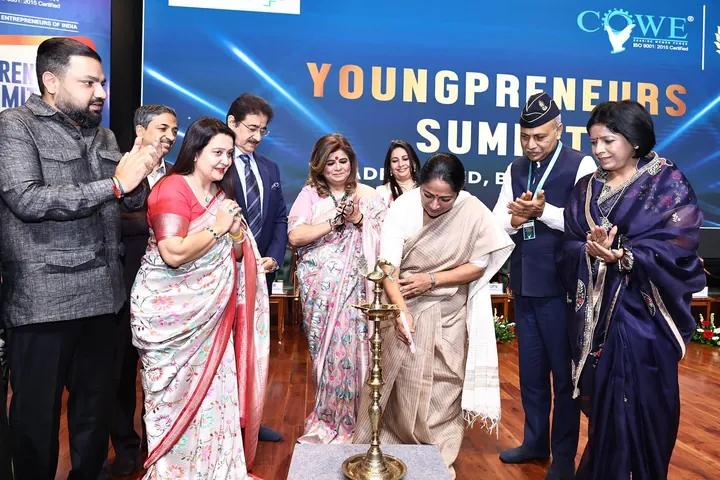 Lamp lighting at Youngpreneur Summit 2025